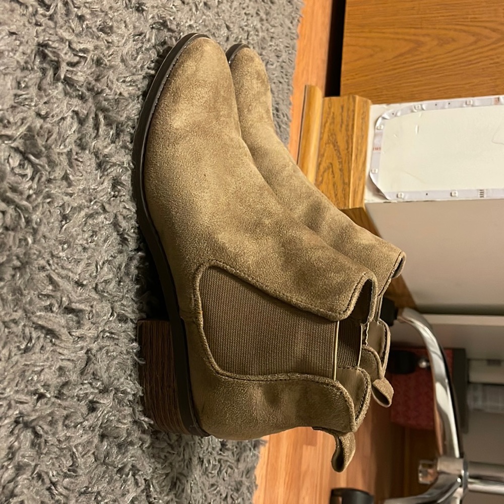Cute boots!